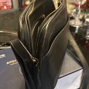 Elegant Black Leather Messenger Bag